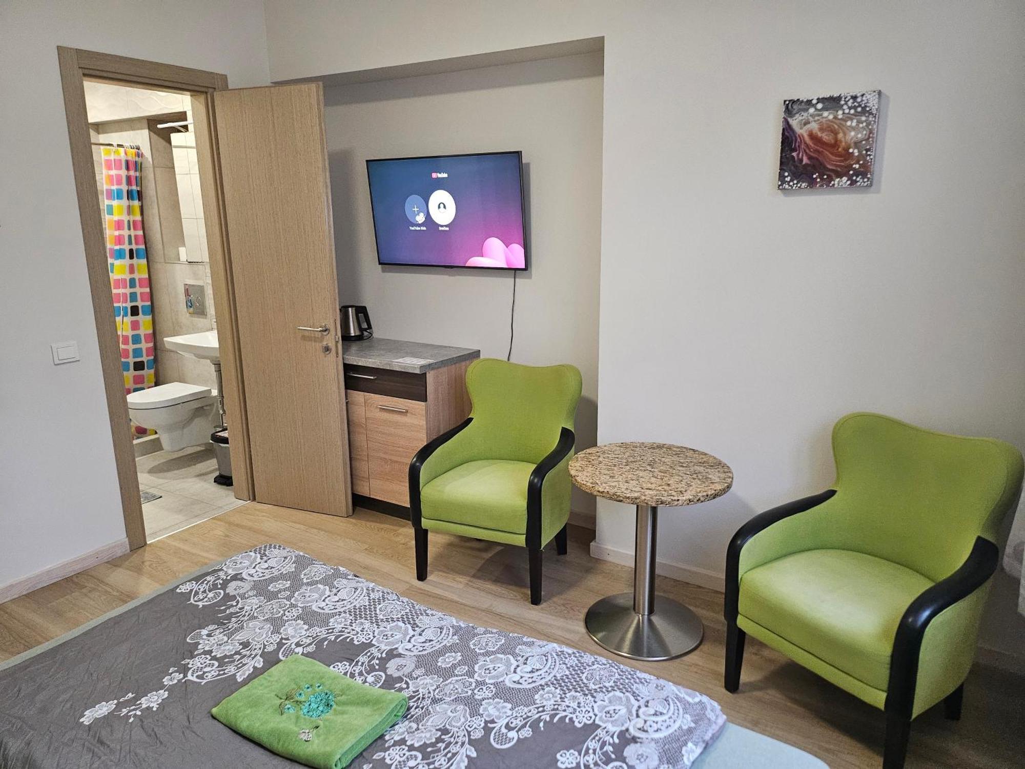 Kauno Apartamentai King Size Bed 考纳斯 外观 照片